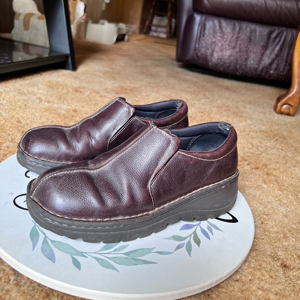 Women’s Vintage SKECHERS Brown Leather Slip On chunky Loafer Boots.
